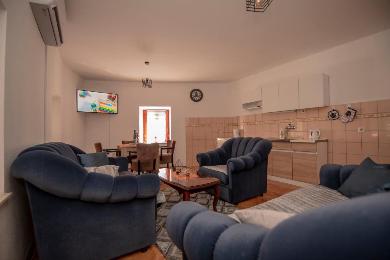 Apartman Nina Stari Grad Требине Екстериор снимка